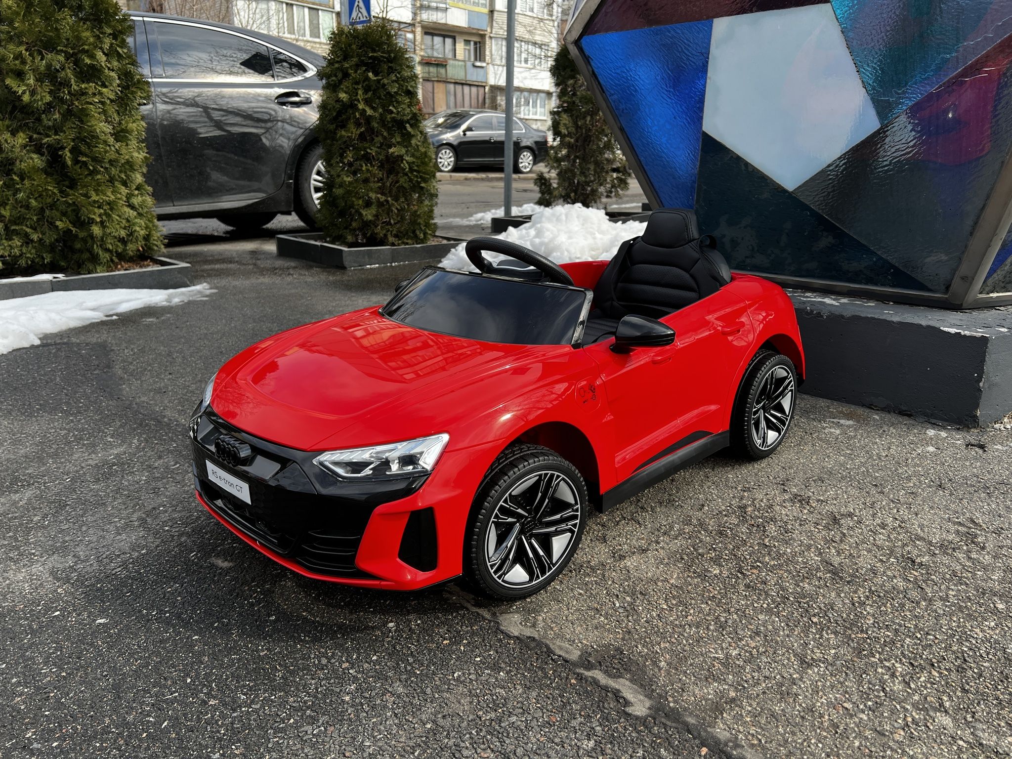 Детский электромобиль Audi e-tron GT "WeKids Cars"